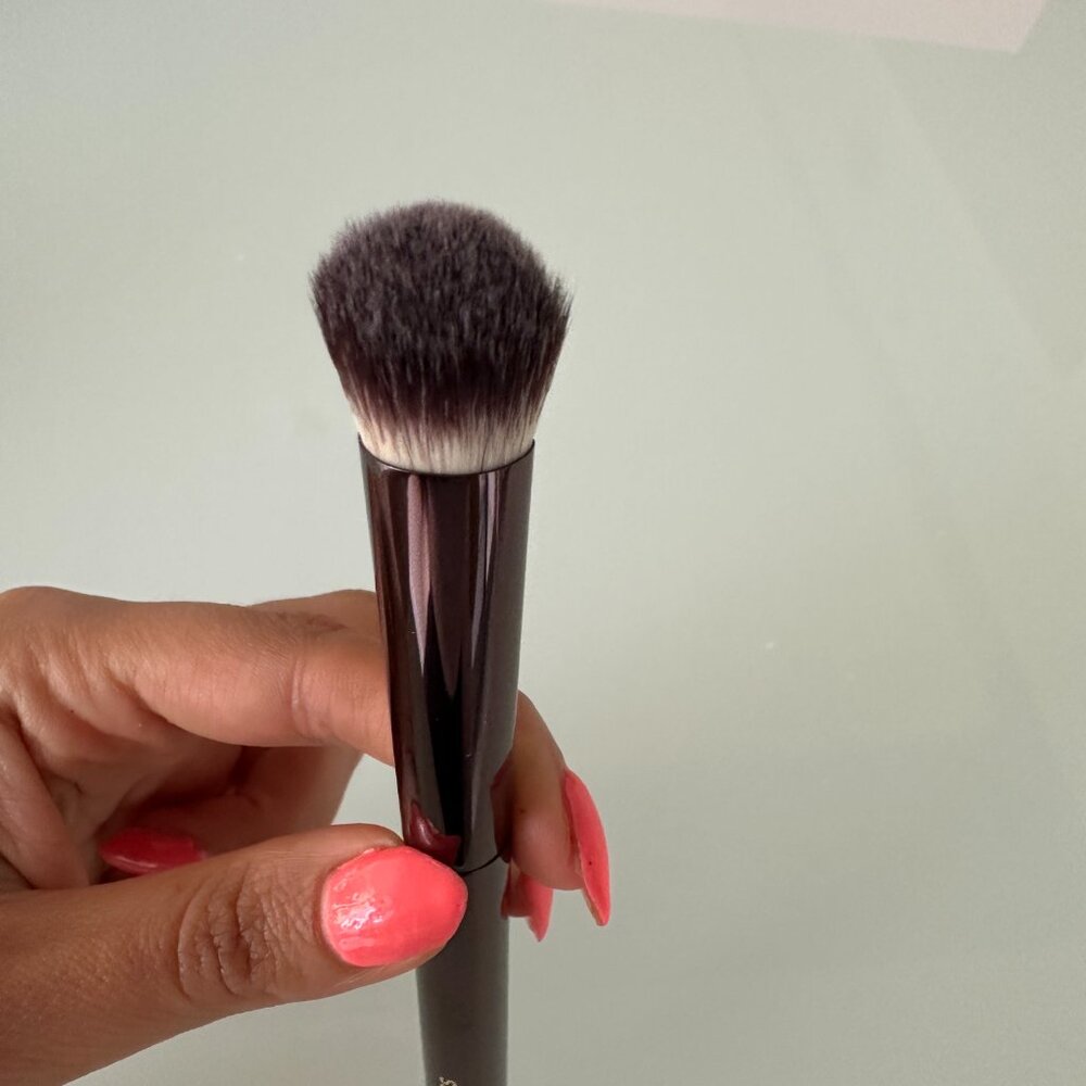 HOURGLASS Vanish Seamless Finish Concealer Brush NWT - Picture 5 of 9